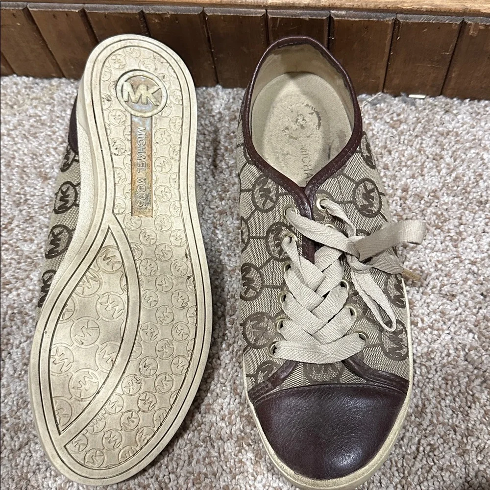 Stylish' Brown Designer Sneakers - Picture 2 of 2